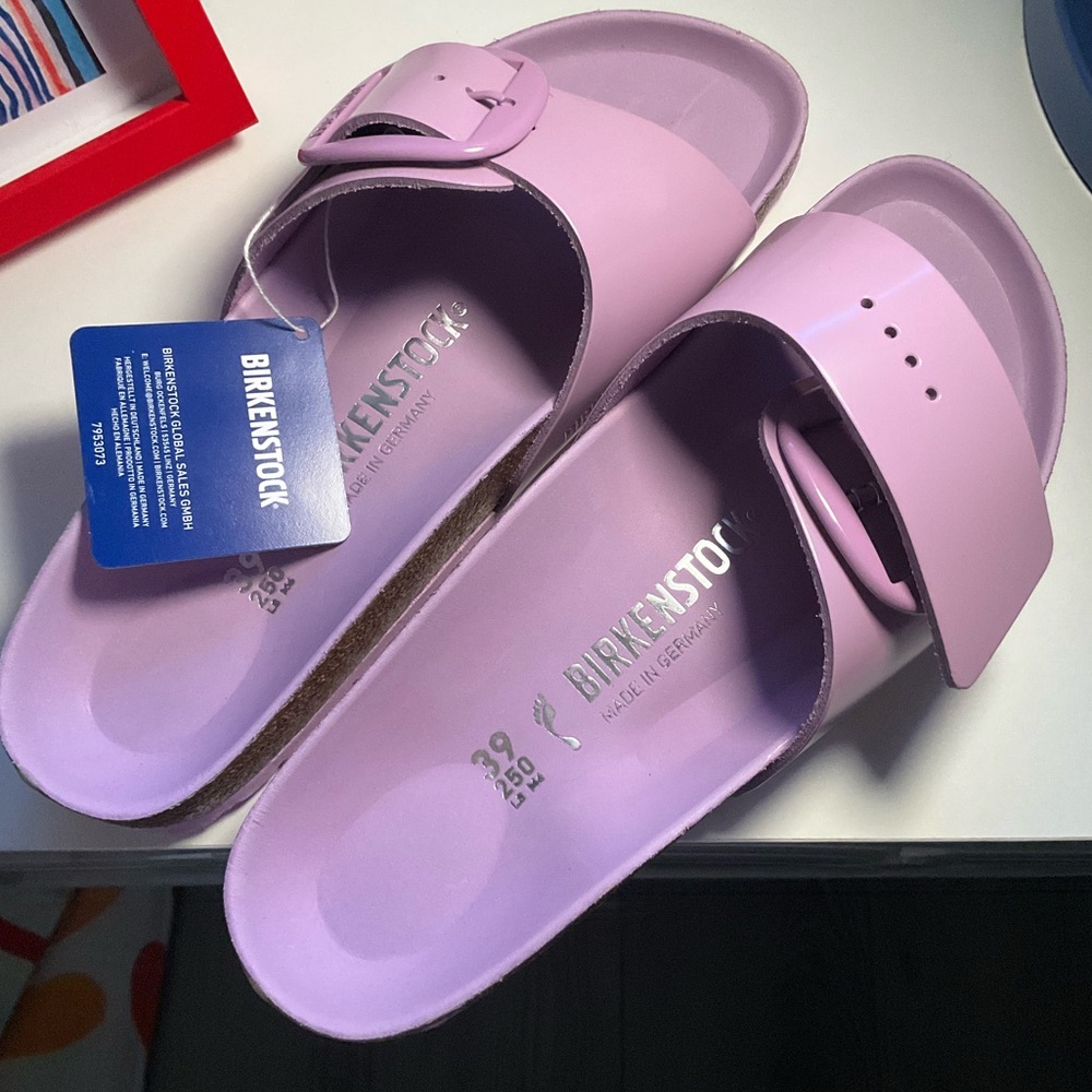 Birkenstock.NEW! Crocus Color High Shine Lavender Leather Fondant Gloss  Sandal. - Picture 4 of 6